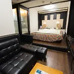 Hotel Candy Hall (Adults Only)