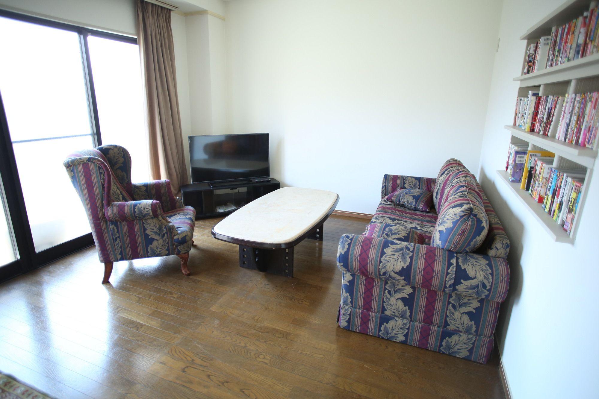 21 Apartment *