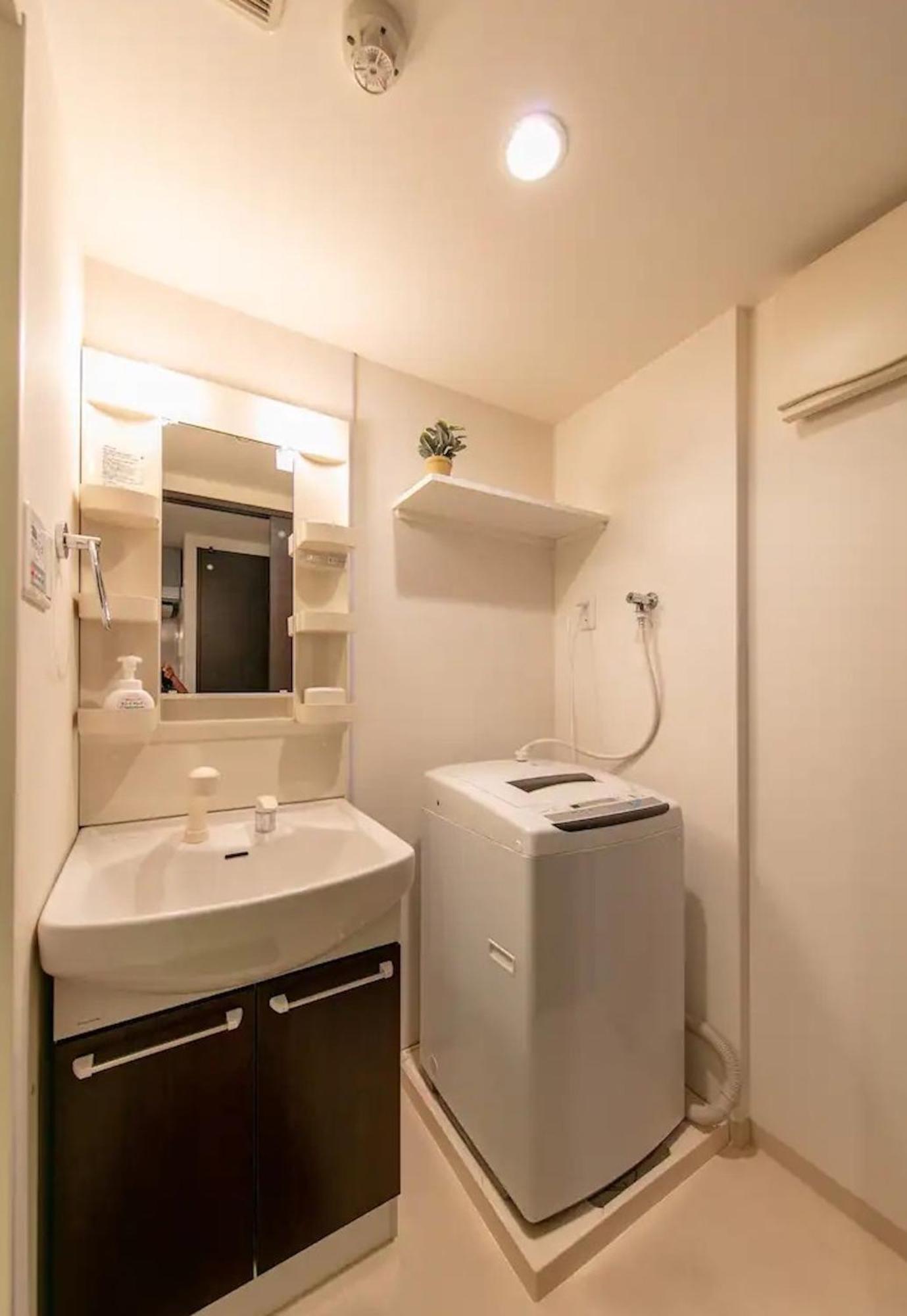 Apartment Eight Ōsaka