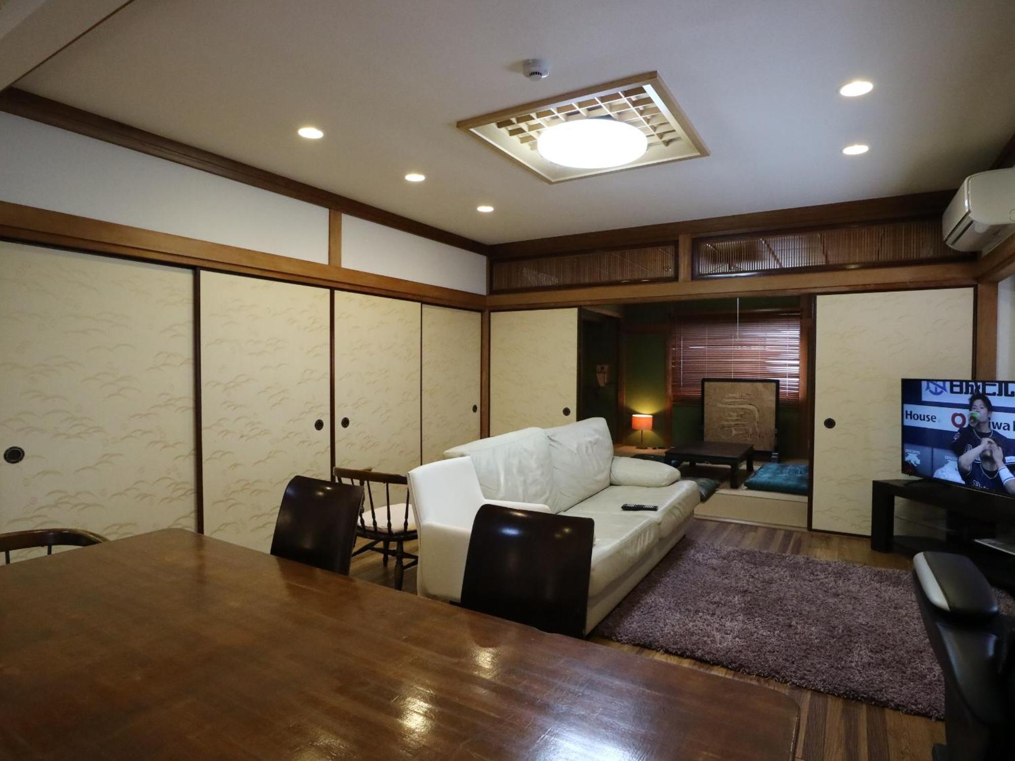 Base Apartment Ōsaka
