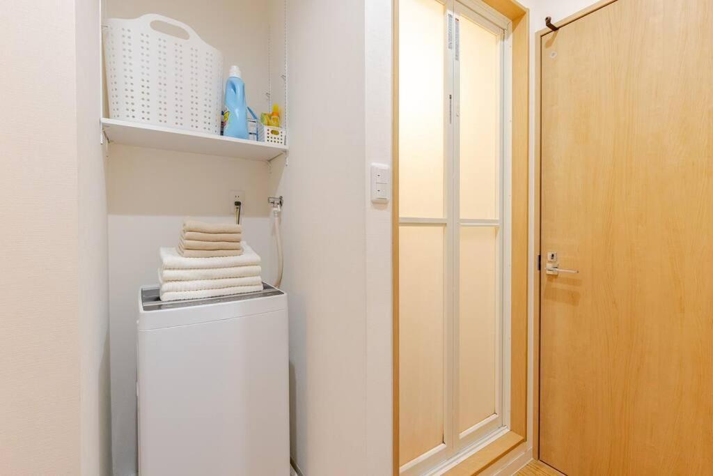 Sleeps 9 / Near Expo & Usj / 3min Sta / 2 Bath Apartment Ōsaka
