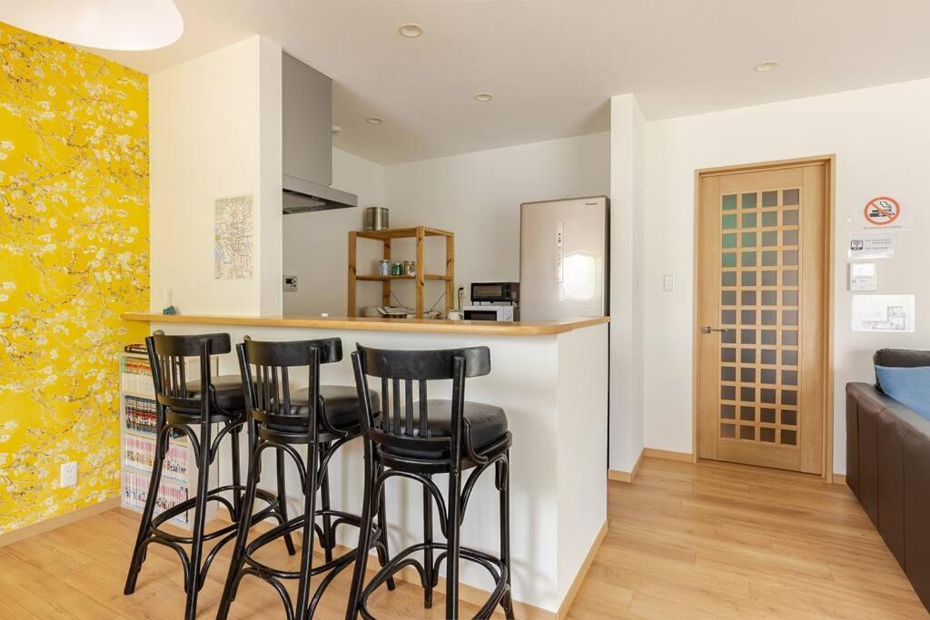 Sleeps 9 / Near Expo & Usj / 3min Sta / 2 Bath Apartment Ōsaka