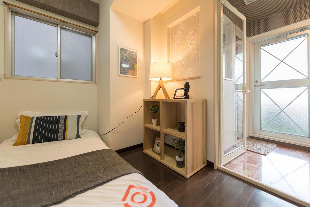 Yeah Zeus The Garden Apartment *
