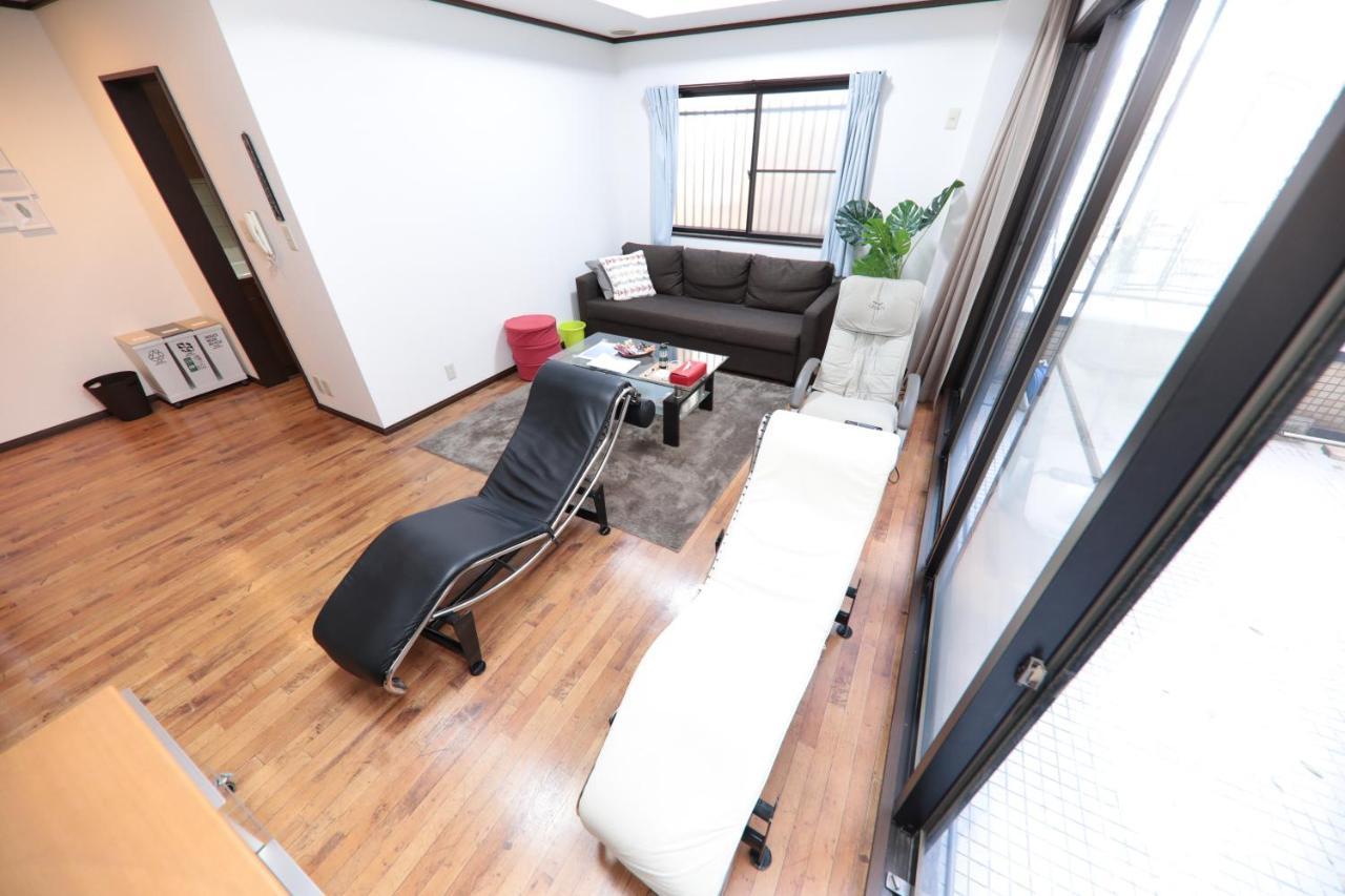 21 Apartment *