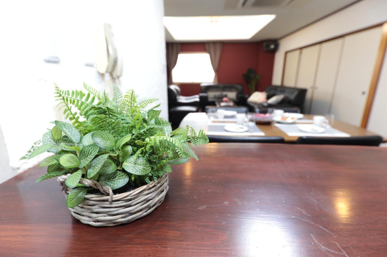 Apartment 21