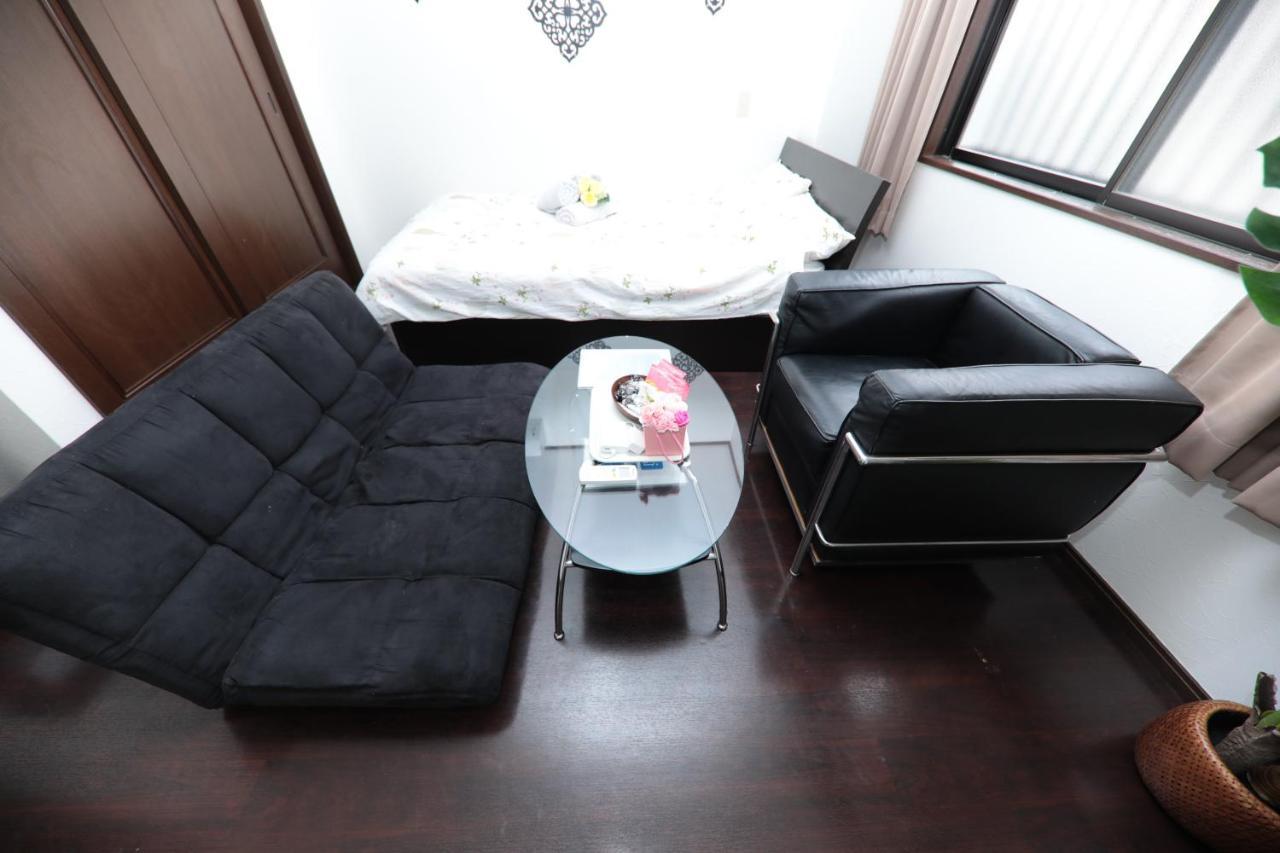 21 Apartment *