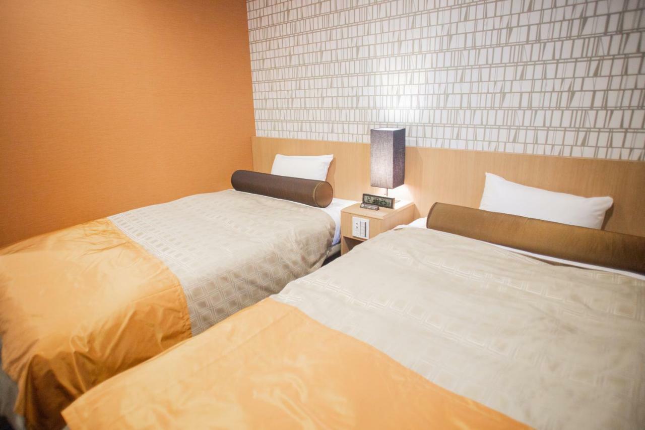 1-2-3 Sakaisujihonmachi Hotel 3*