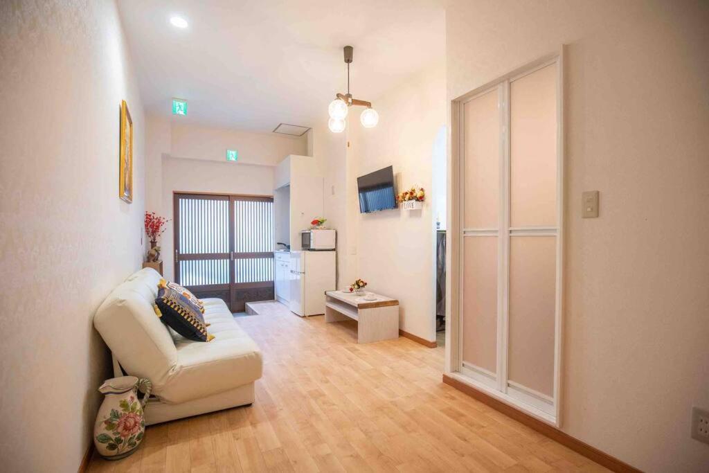 机场直达黑门市场1分钟公寓3房一厅2厕所2浴室 Apartment Osaka