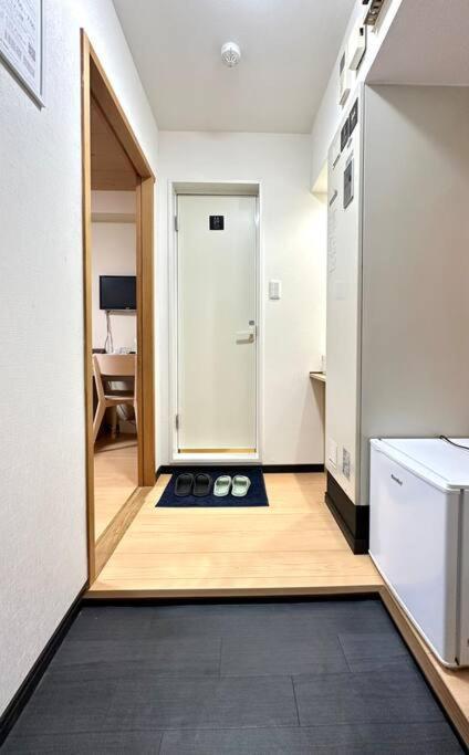 102号室花園町駅と萩之茶屋駅各2分ベット2台専用バスルーム付きアクセス抜群 Osaka
