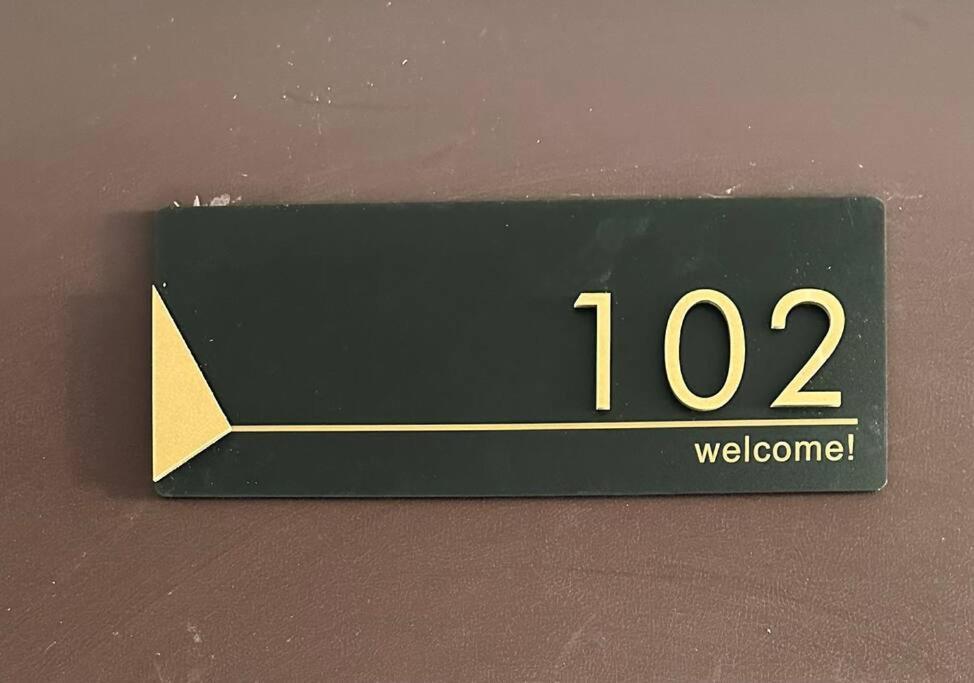 102号室花園町駅と萩之茶屋駅各2分ベット2台専用バスルーム付きアクセス抜群 Apartment