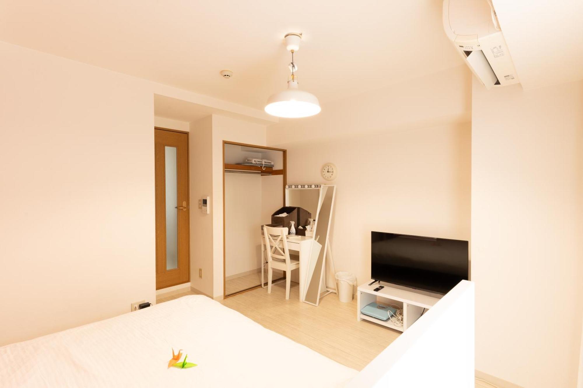 Apartment コンフィデンスロン205 *