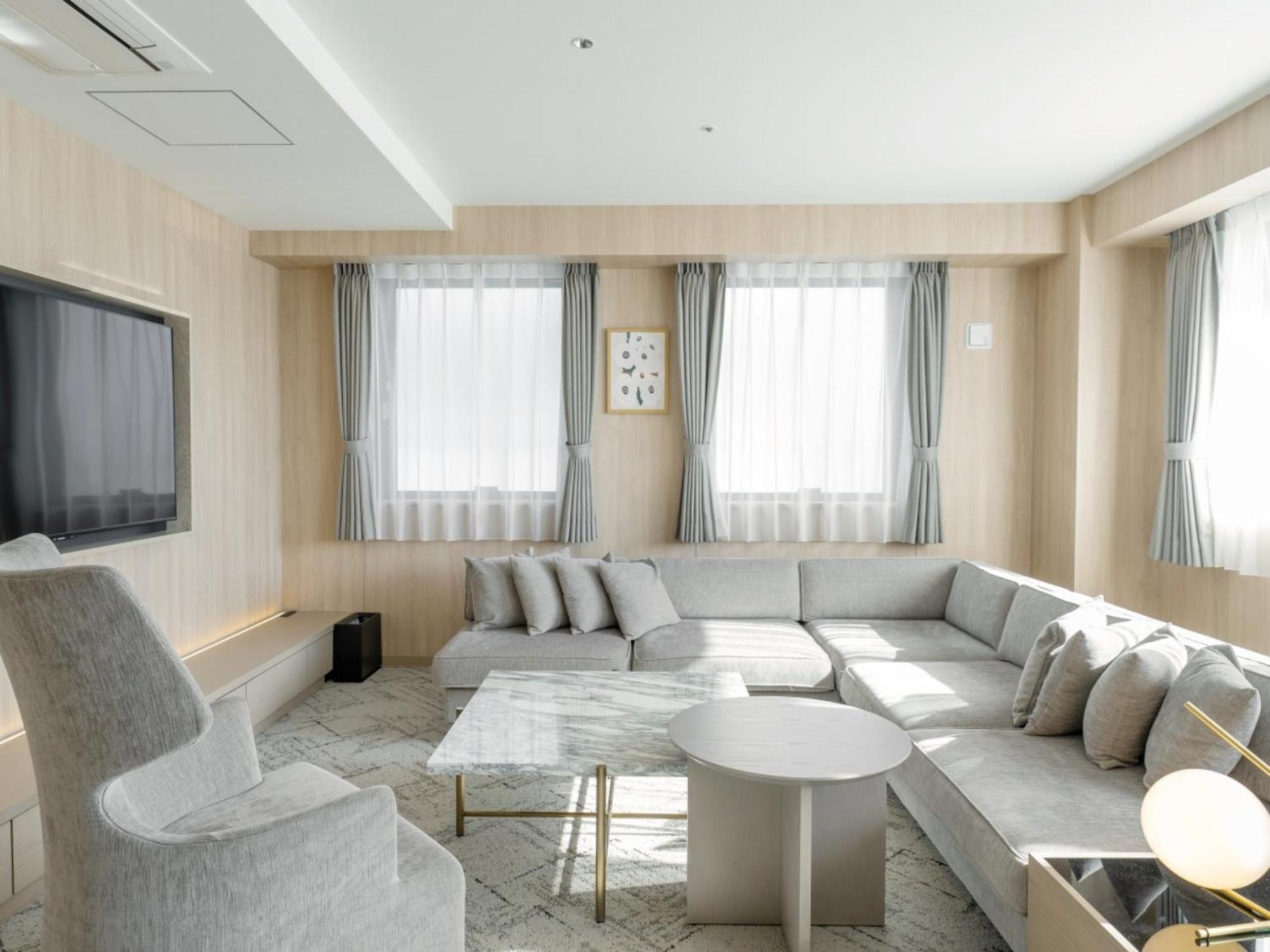 The Leben Hotel 4*