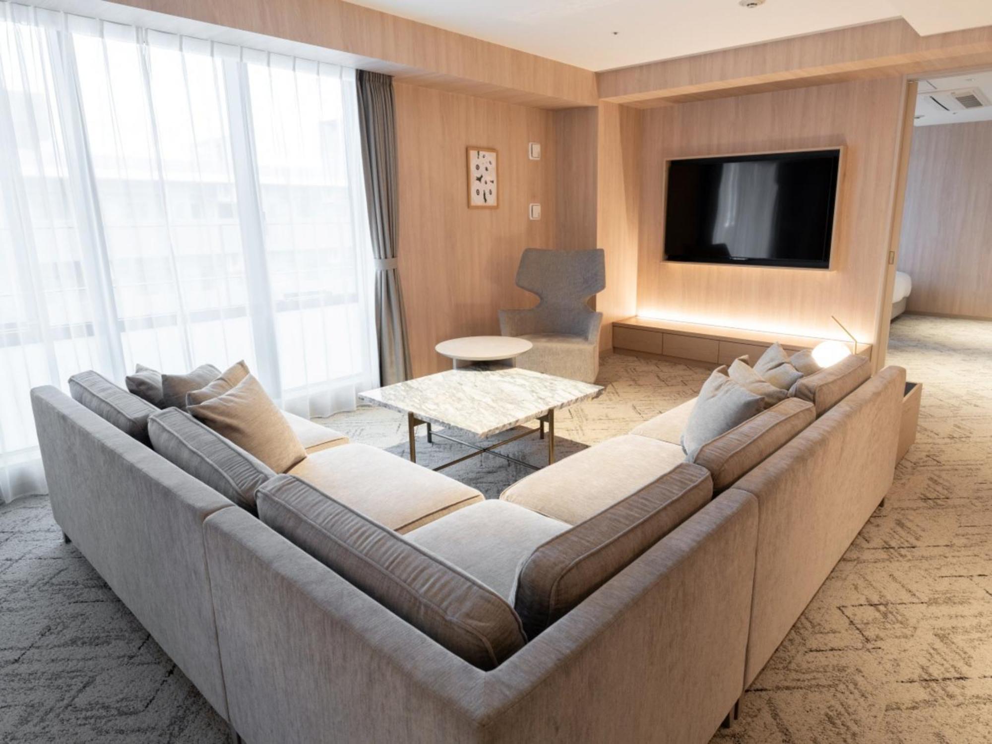 Hotel The Leben 4*