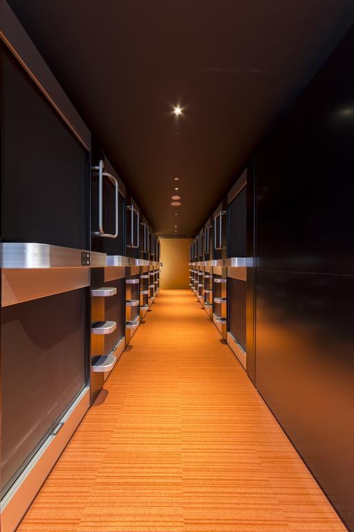 Shell Nell Namba Capsule hotel