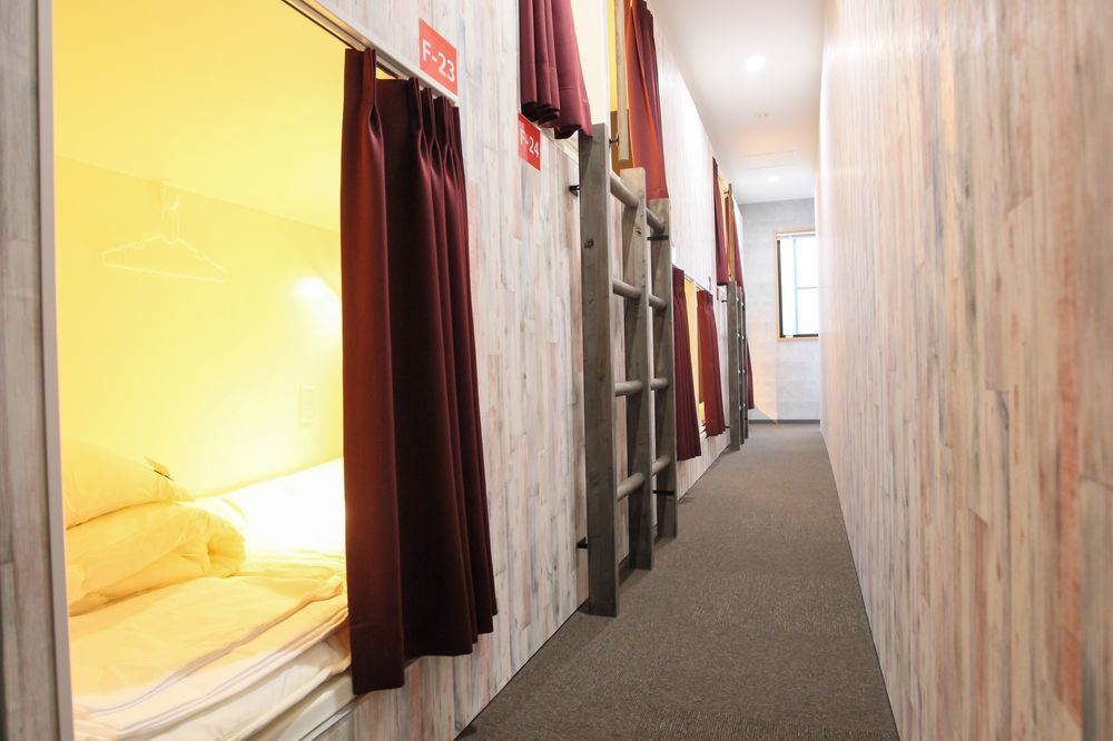 Gate 80 Hostel *