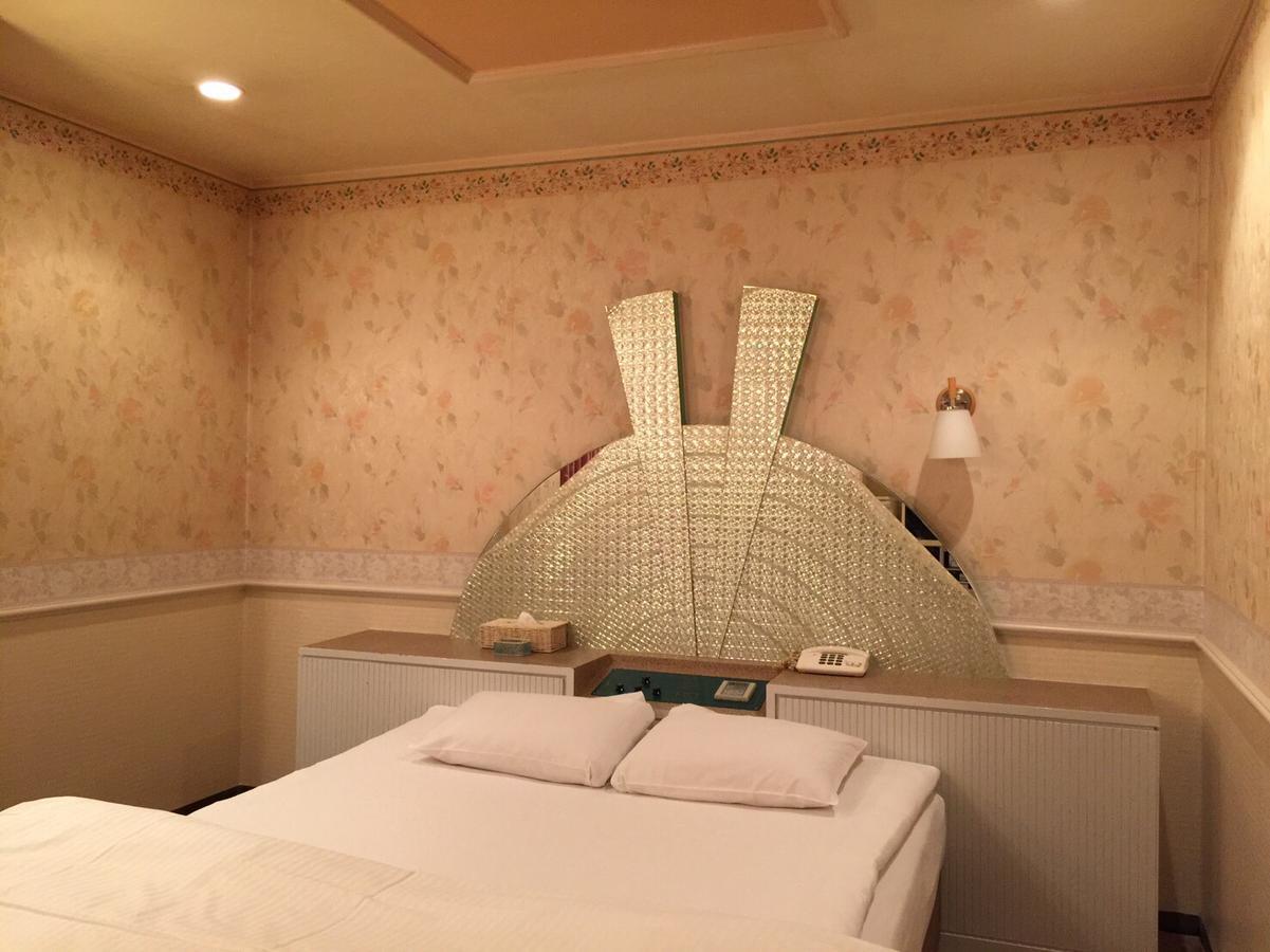Love hotel Ally (adults Only)