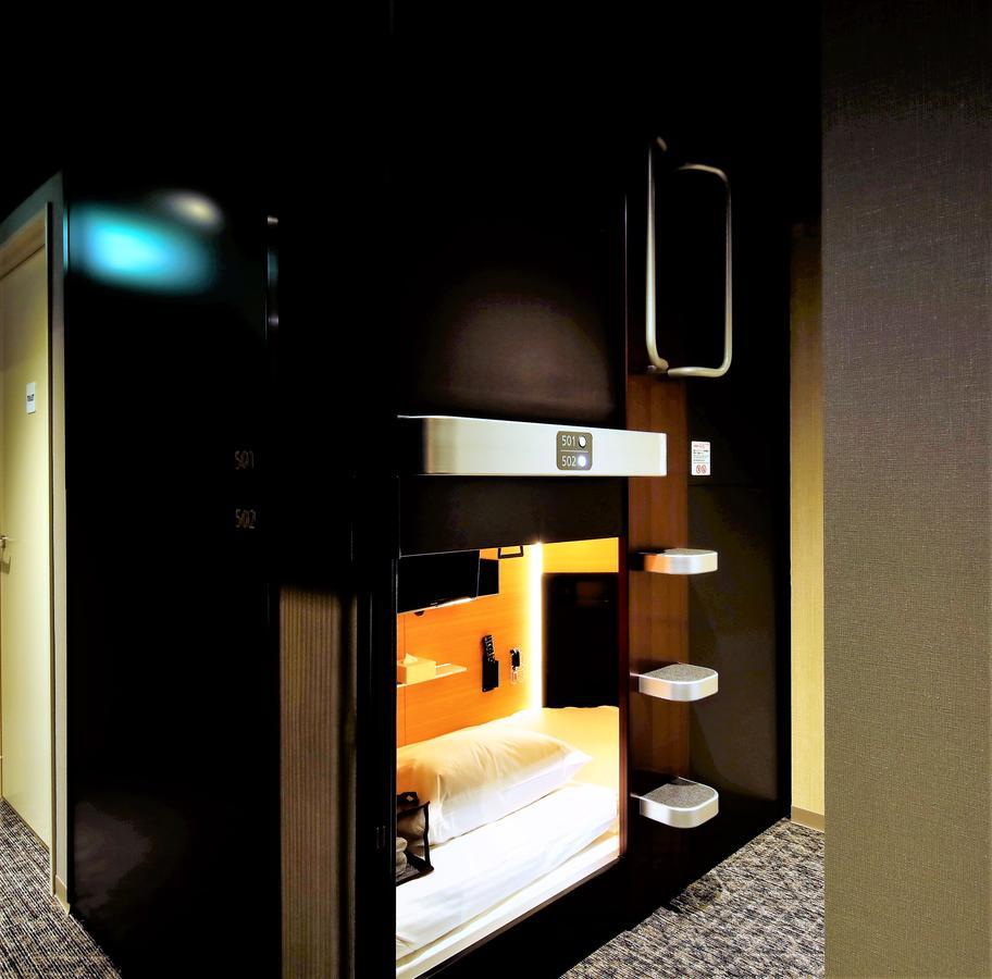 Capsule hotel Tama Cabin Honmachi Osaka