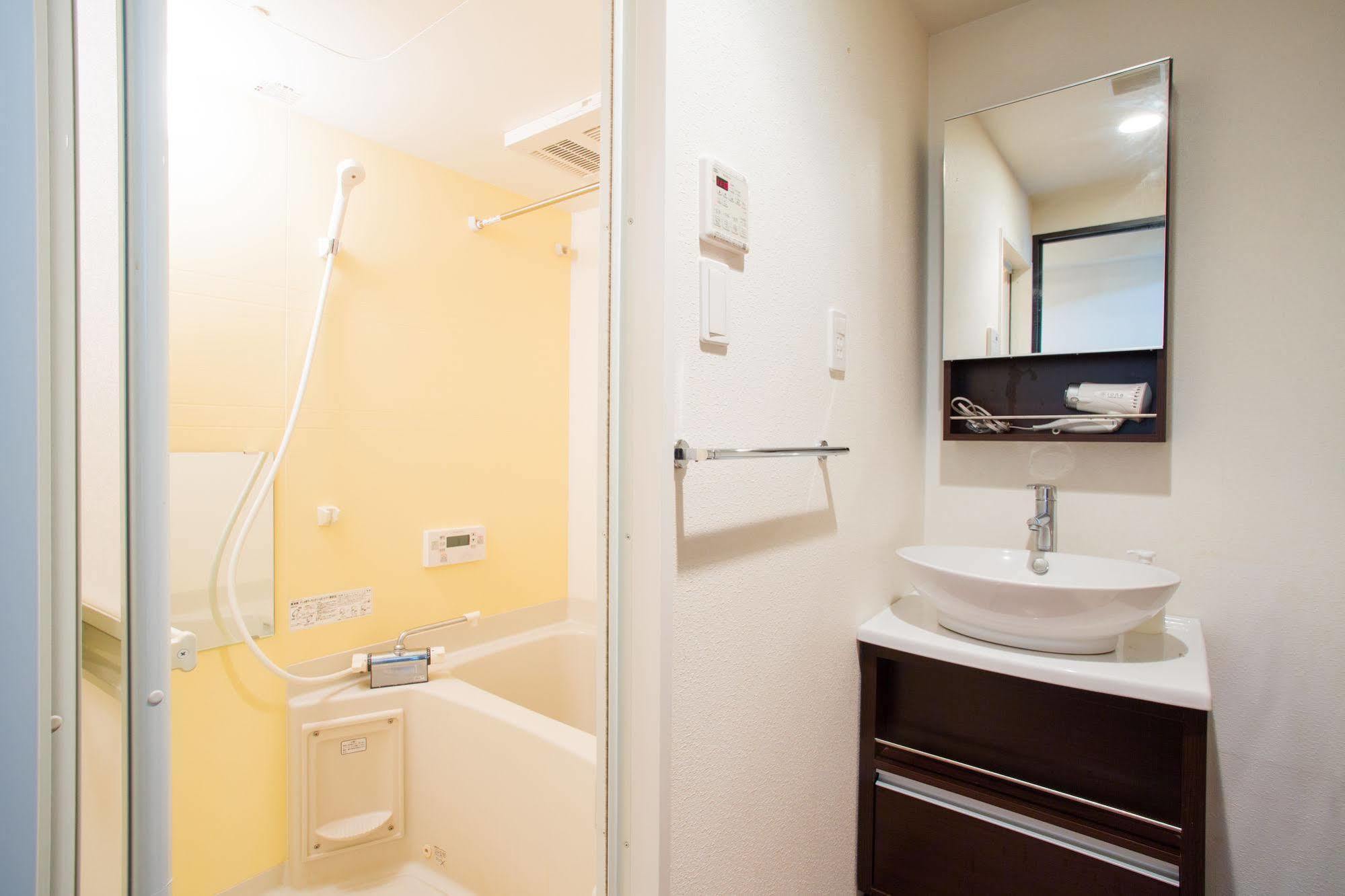 Guest house Dotombori Base *