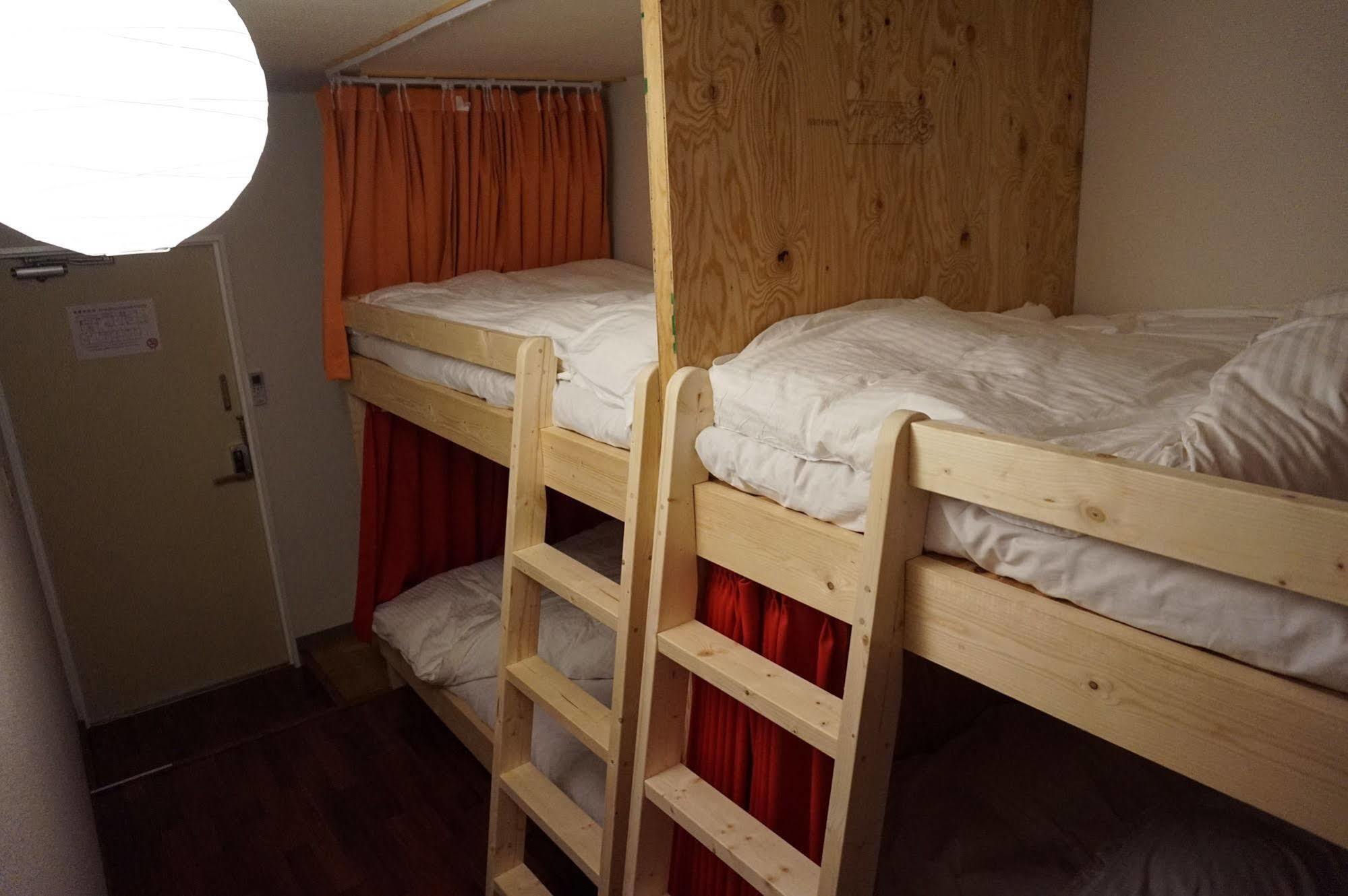Hostel Uni *