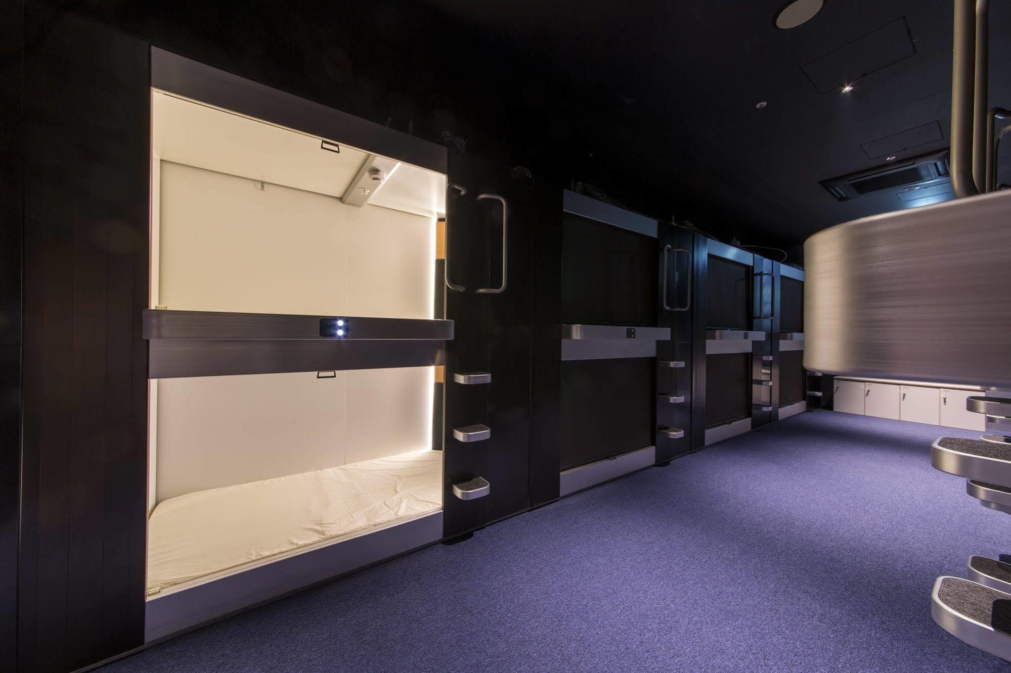Shell Nell Namba Capsule hotel