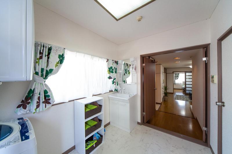 Super Spacious In Shinsaibashi Hotel 2*