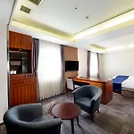 Surestay Plus Hotel By Best Western Shin-Osaka