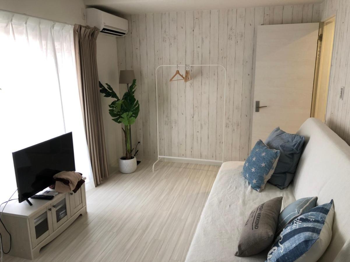 駅まで3分7人で広々使えるスタイリッシュ空間です Apartment Osaka