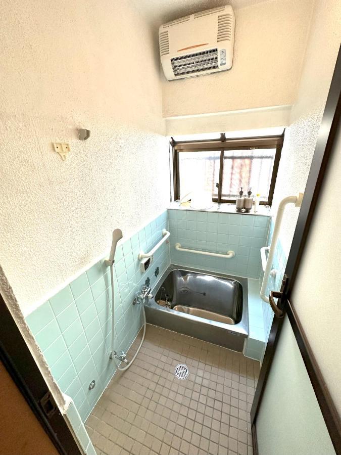 Kitakagaya Inn: Convenient Near Namba Apartment Osaka