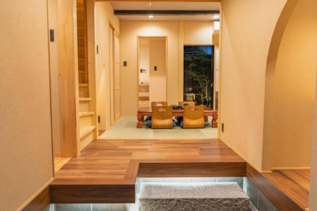 谷町白-日式原木风格整栋民宿 Bahay bakasyunan