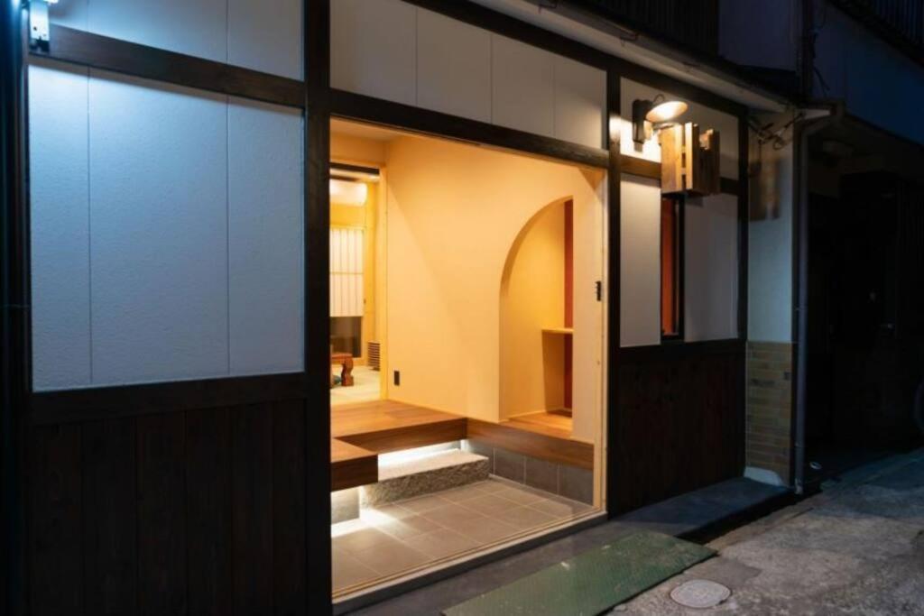 Bahay bakasyunan 谷町白-日式原木风格整栋民宿 Osaka