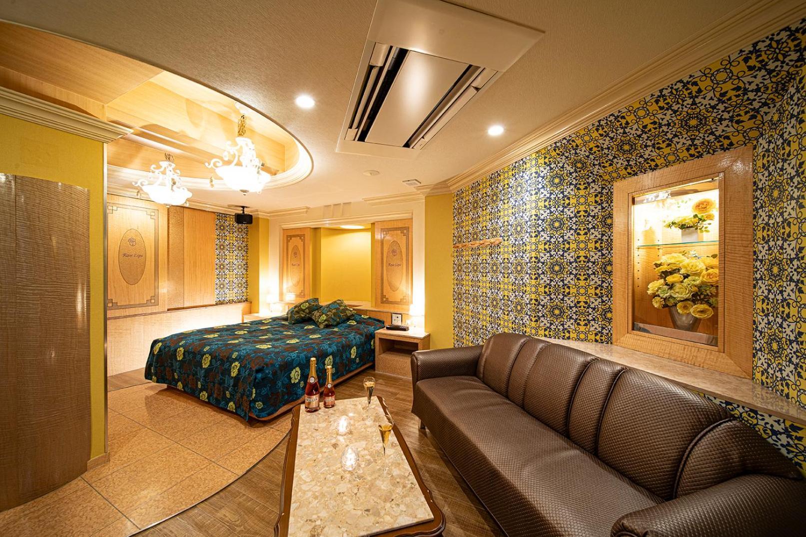 Roselips Tsuruhashi ローズリップス鶴橋 Love hotel Osaka