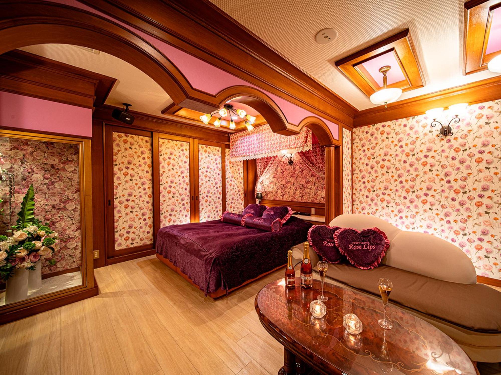 Roselips Tsuruhashi ローズリップス鶴橋 Love hotel *