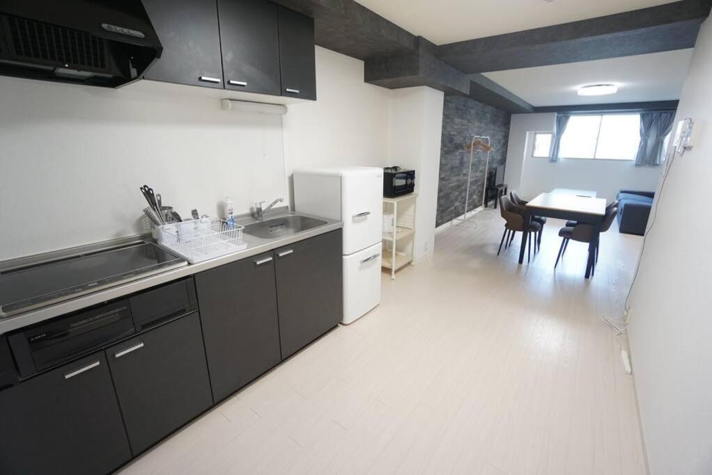 House Mebius Namba 301 Apartment