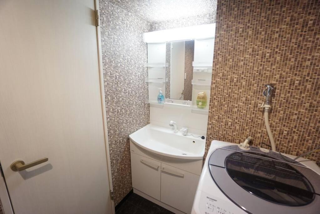 Apartment House Mebius Namba 301