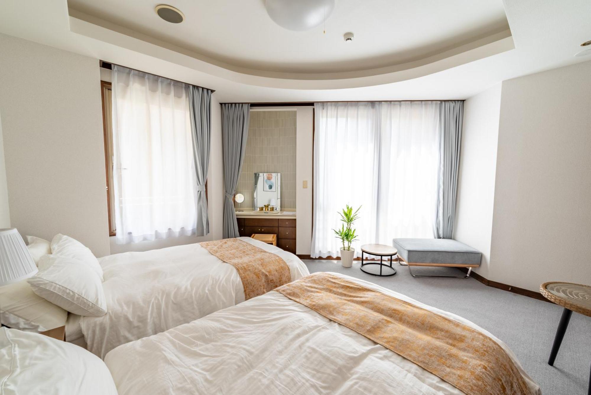 Sweet House 105 Square Meters Of Single Floor Space 15 Minutes On Foot To Shinsaibashi Dotonbori 30 Minutes To Usj 7 Minutes To Umeda * Ōsaka