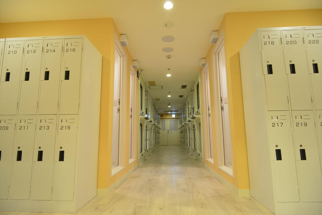 B&s Eco Cube Shinsaibashi Kapselhotel *
