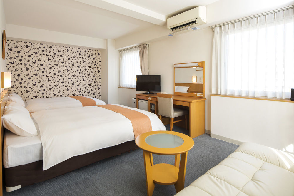 Economy hotel Chisun Hommachi