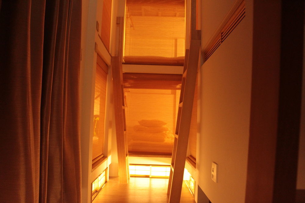 Hostel One World *