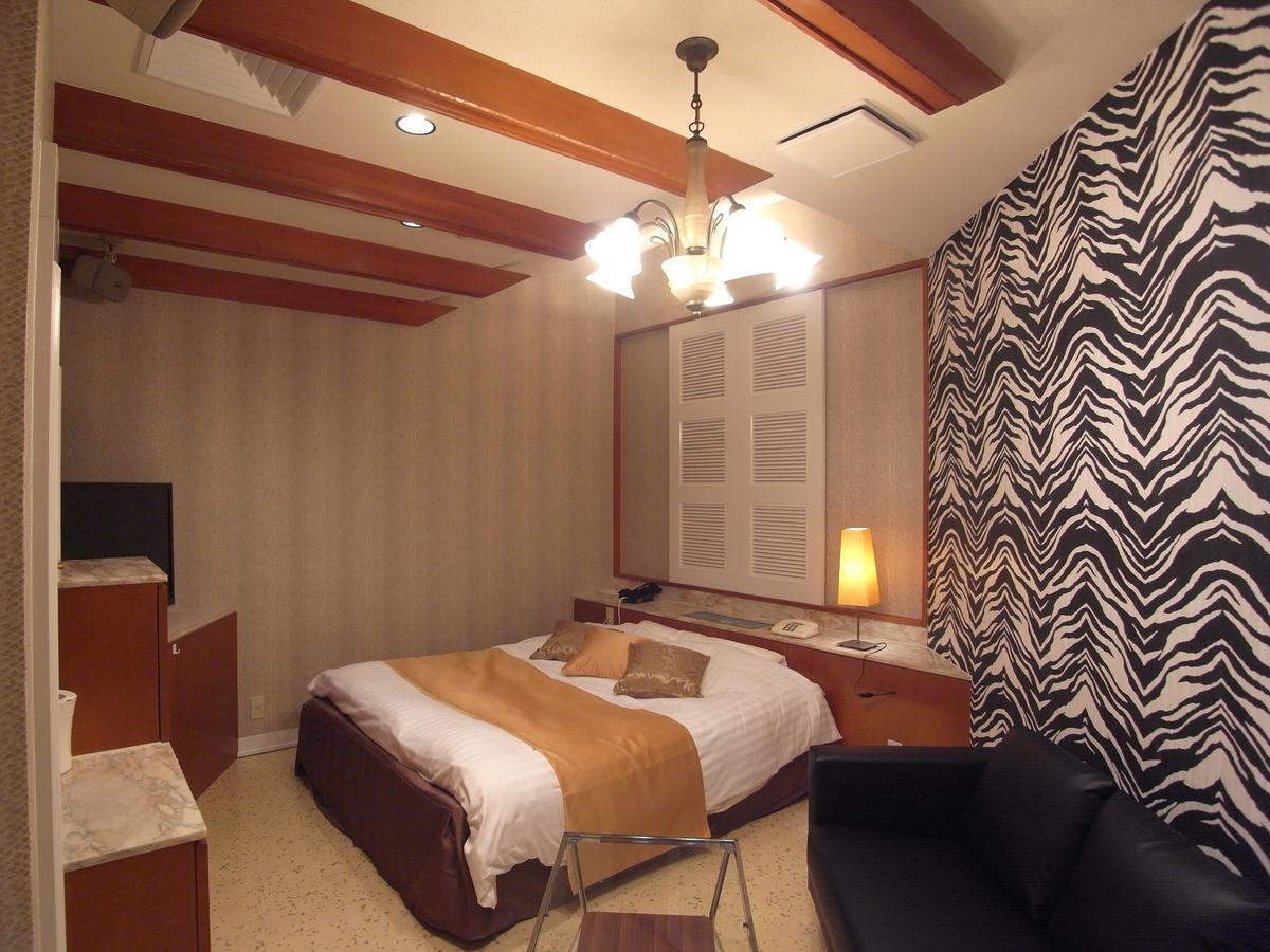Love hotel Cat House (adults Only)