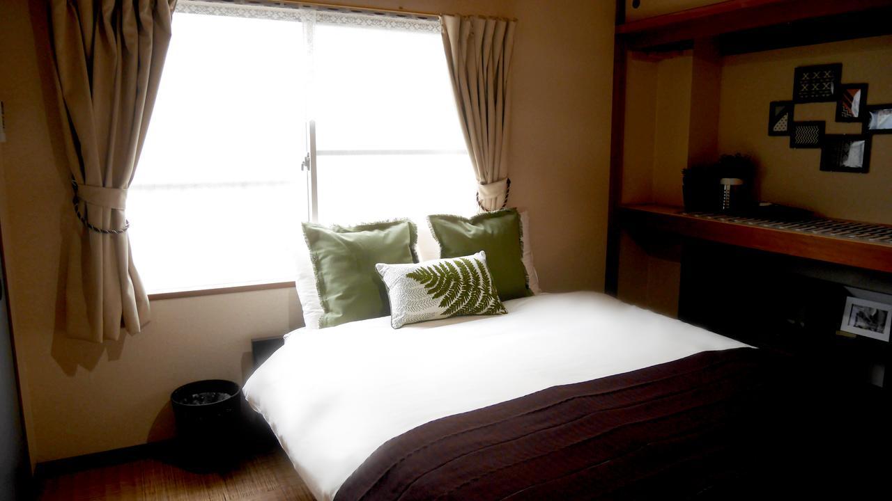Poshtel 240