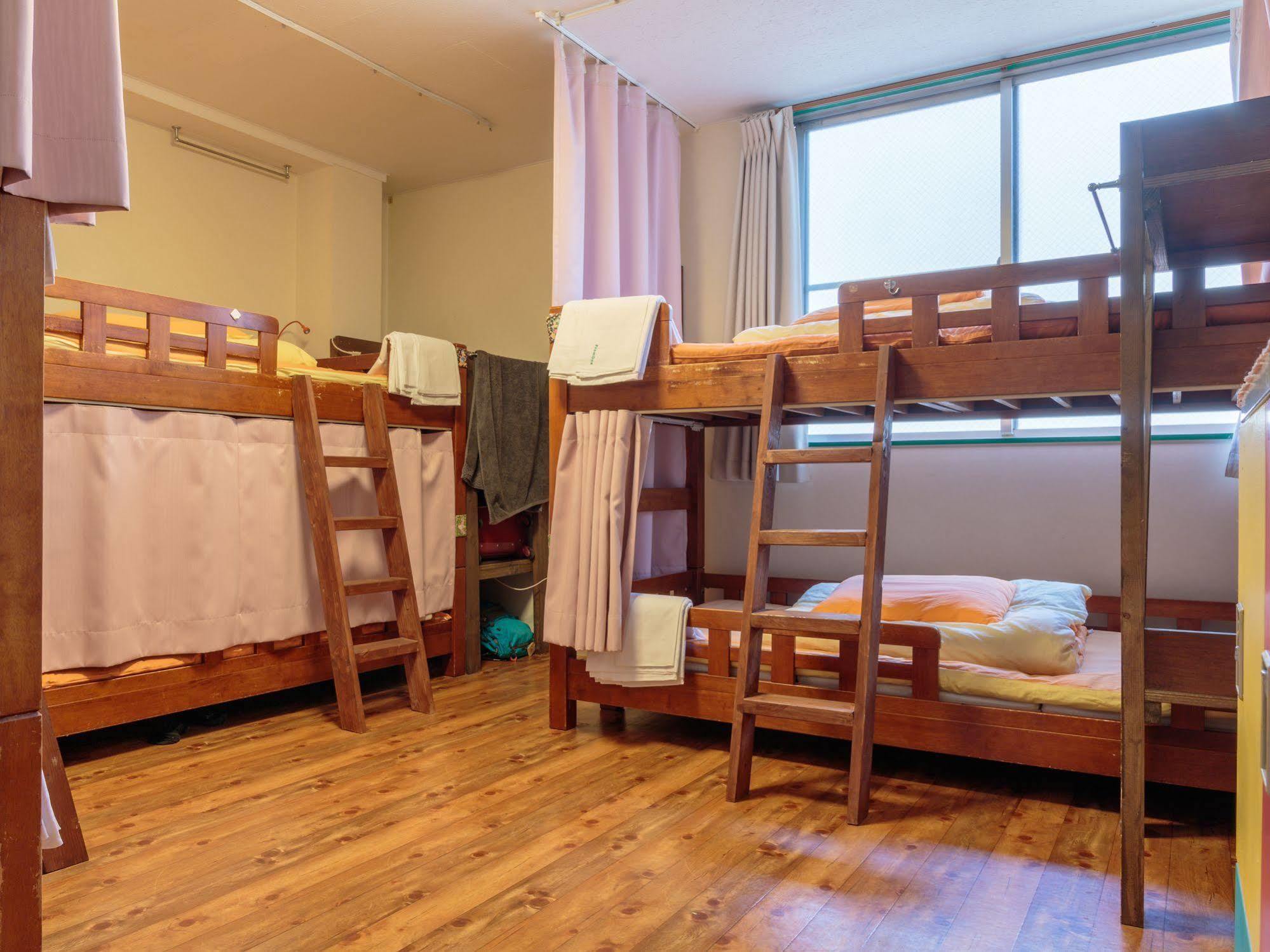 Hostel J-hoppers *