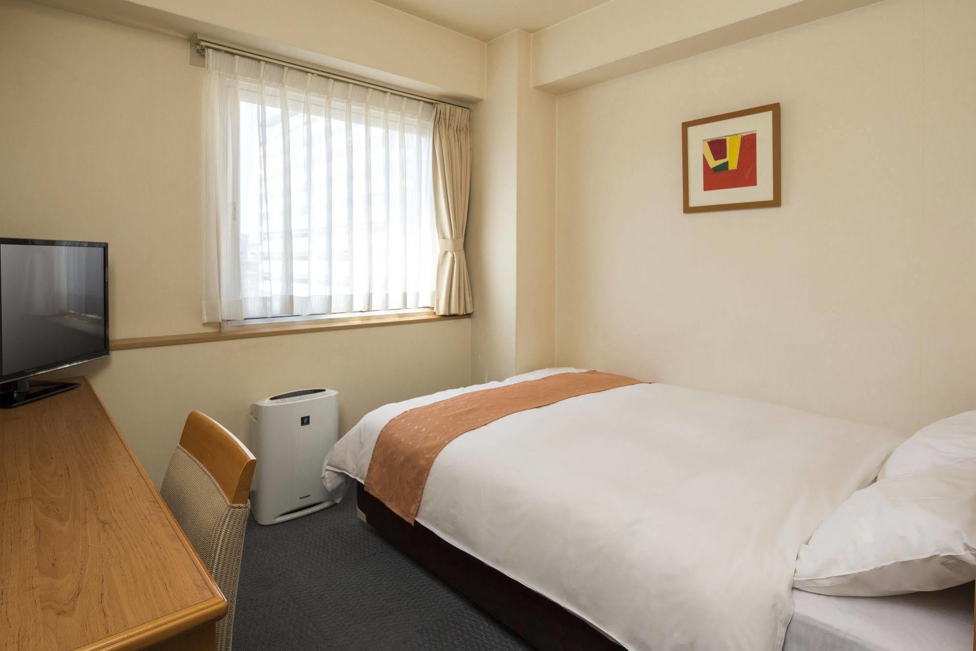 Economy hotel Chisun Hommachi