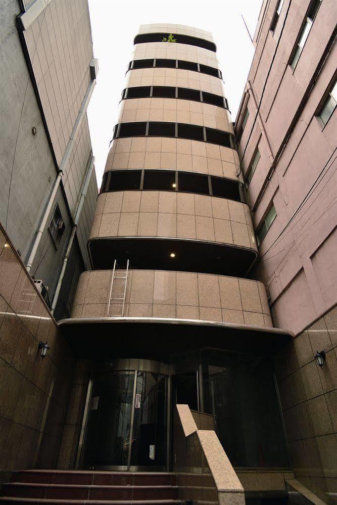 B&s Eco Cube Shinsaibashi Kapselhotel *