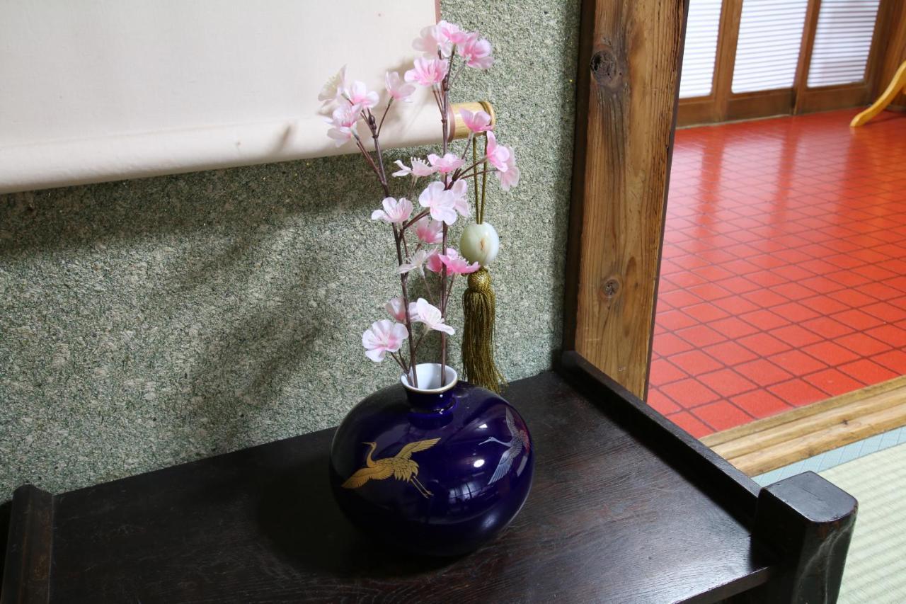 2 Floors Japanese Style, Direct To Kix, 10mins Train To Namba, 5mins Walk To Stn , 2-6ppl Osaka