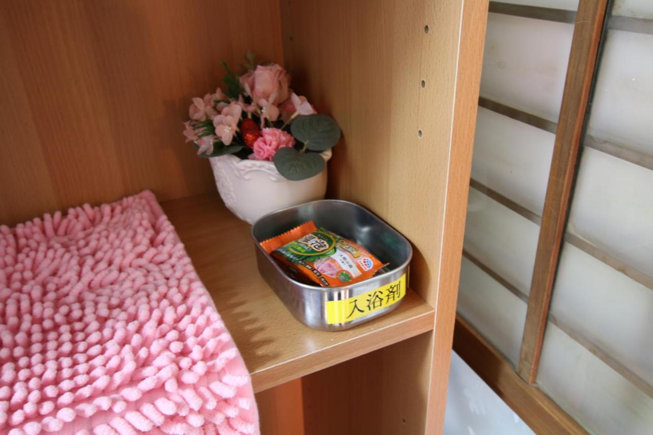 2 Floors Japanese Style, Direct To Kix, 10mins Train To Namba, 5mins Walk To Stn , 2-6ppl *