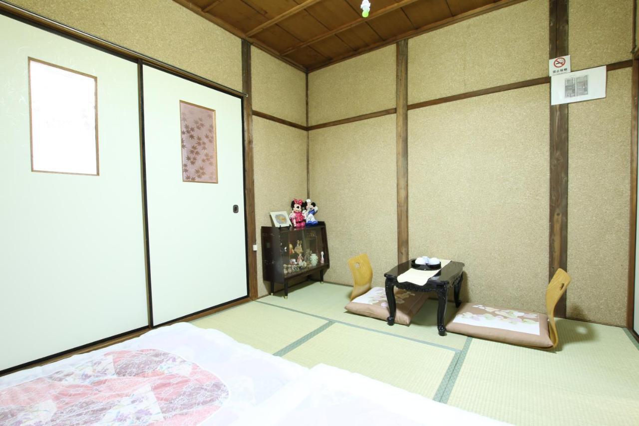 Holiday home 2 Floors Japanese Style, Direct To Kix, 10mins Train To Namba, 5mins Walk To Stn , 2-6ppl