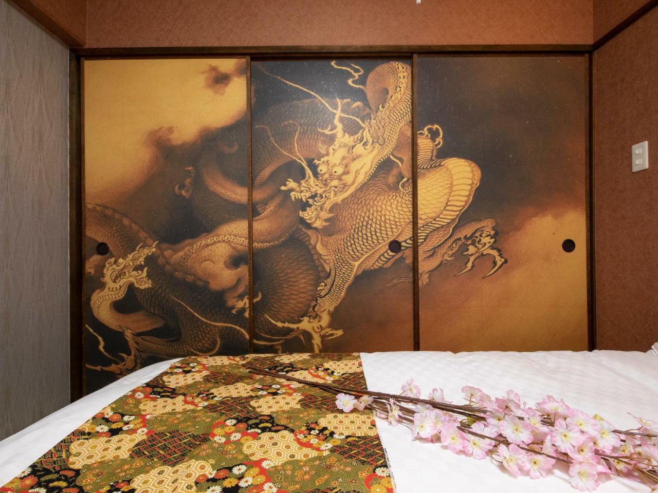 Modern And Traditional Japanese Style House_namba & Daikokucho Apartment *