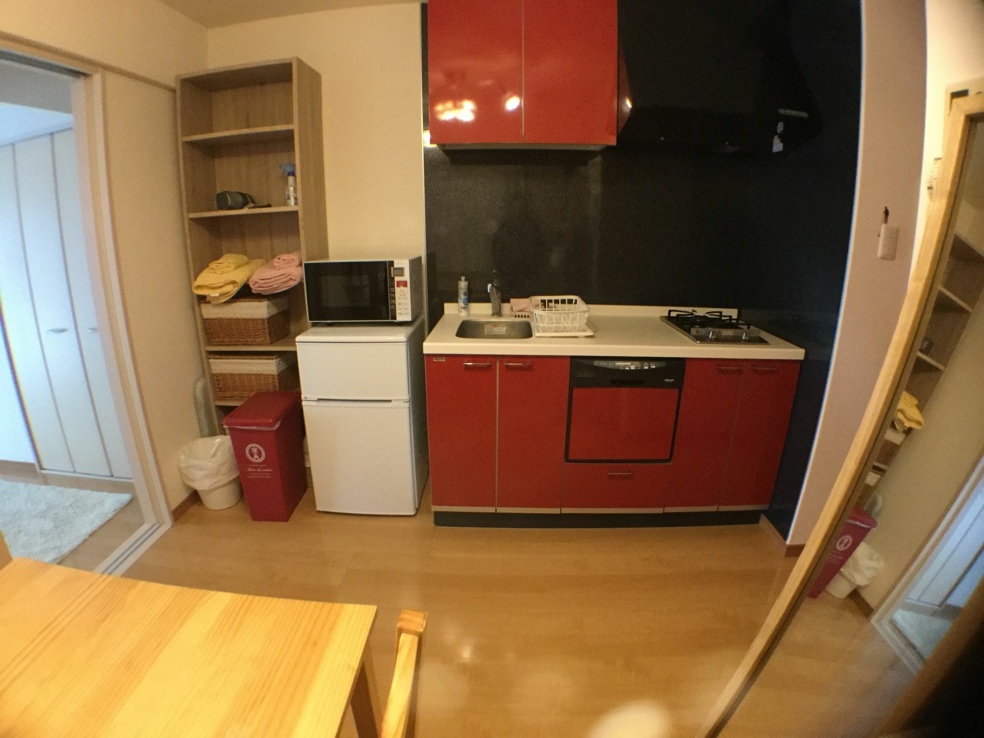 Yeah Zeus The Garden Apartment *