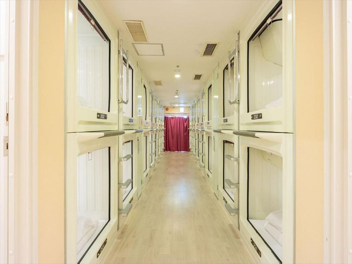 B&s Eco Cube Shinsaibashi Kapselhotel *