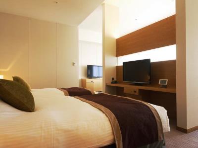 Keihan Universal Tower 4*